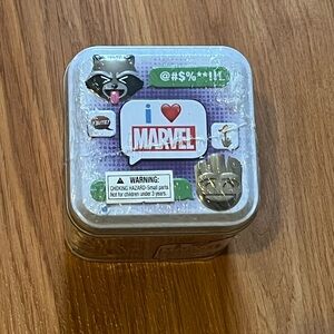 NWT Marvel Collectible Tin with Chibi Snapz Stickers & Magnet